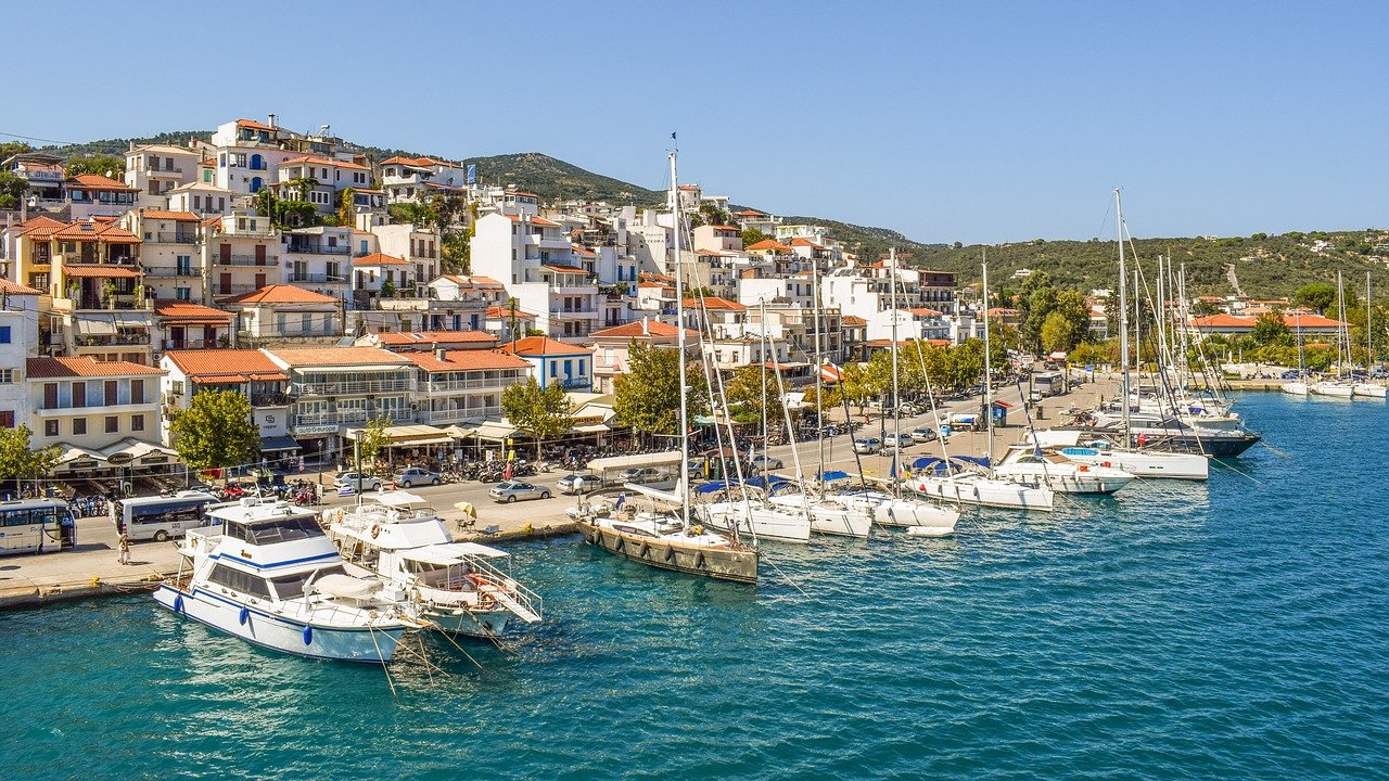 Facilities and Amenities at Skiathos New Port