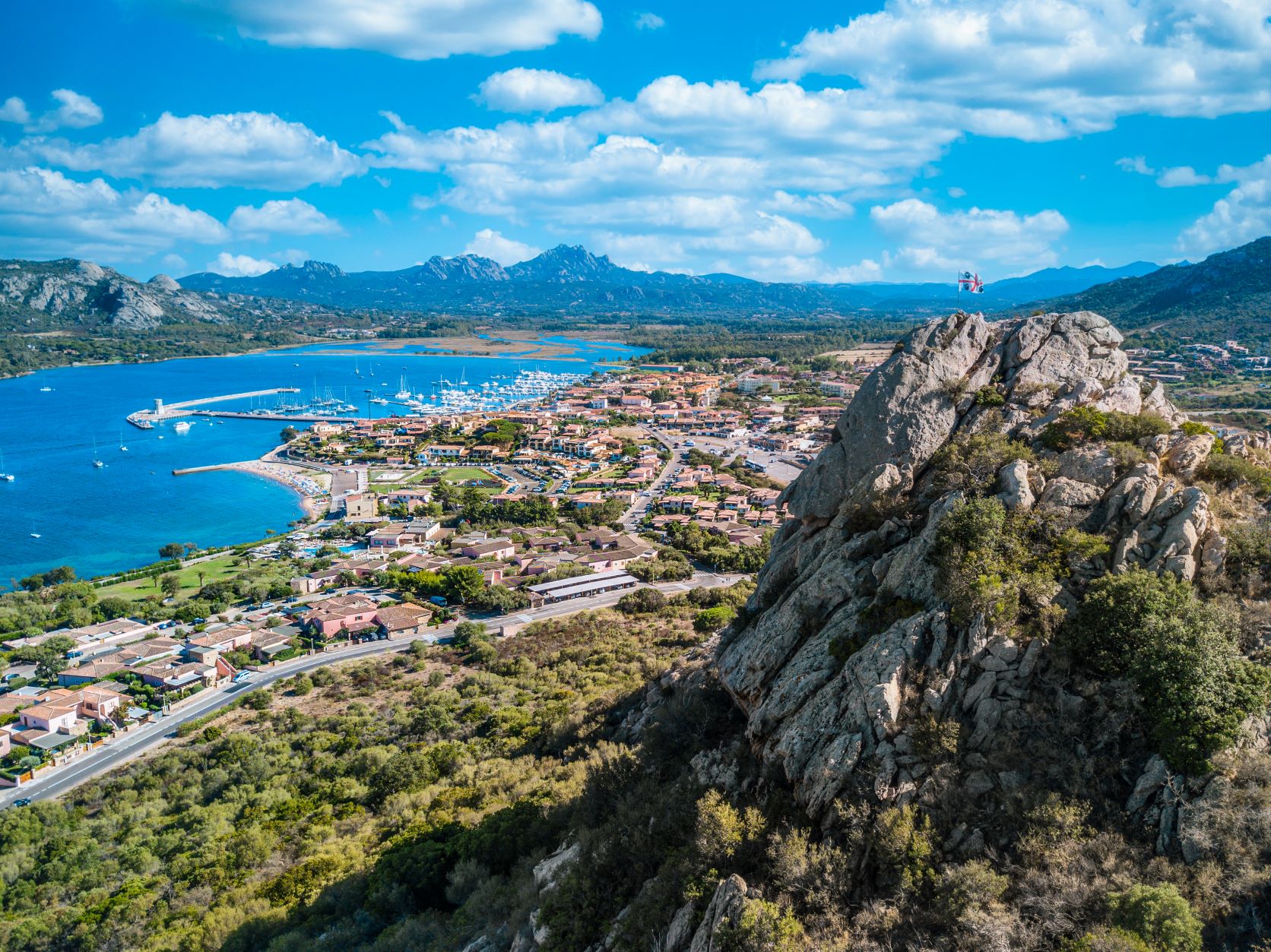 Marina di Cannigione Facilities and Amenities