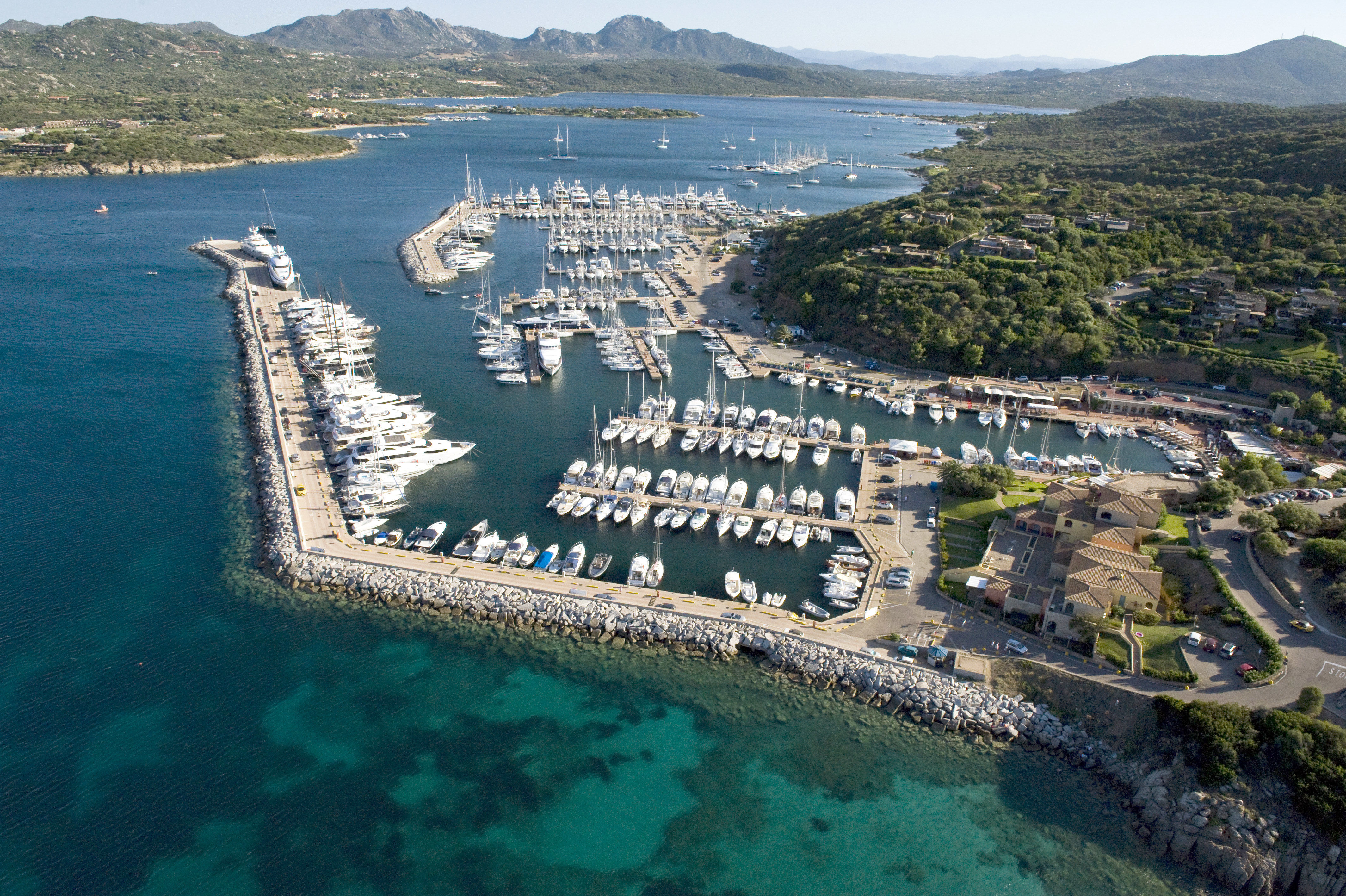 Marina di Portisco Facilities and Amenities
